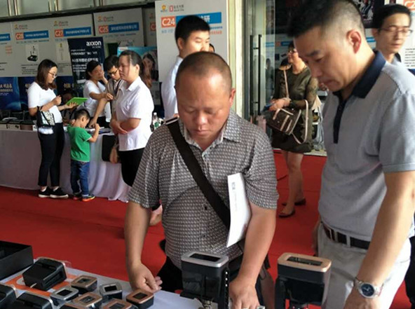 選擇燃?xì)鈭?bào)警器廠(chǎng)家應(yīng)著重考察哪些方面